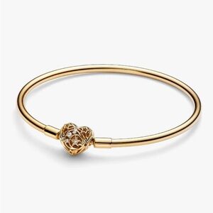 Elegant Gold Bracelet with Heart Charm